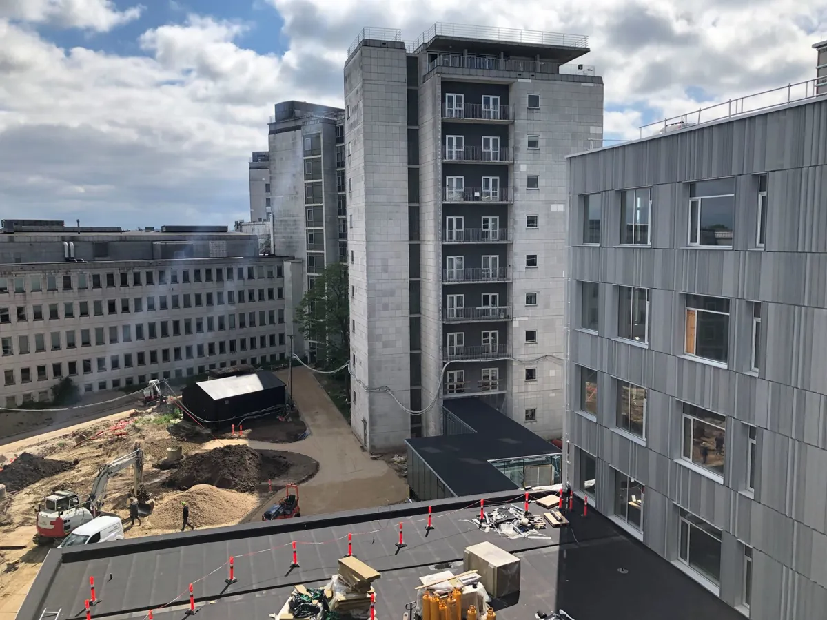 Soendag den 4. september inviterer Rigshospitalet alle interesserede til aabent Hus med rundvisning på byggepladsen for Neurorehabiliteringshuset på Rigshospitalet – Glostrup kl. 11-13.