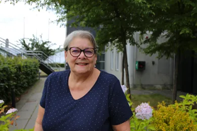 Helen Just fik en rygmarvsskade efter en fejloperation i 2018, men kan i dag gå med rollator og deltog i juni i Royal Run