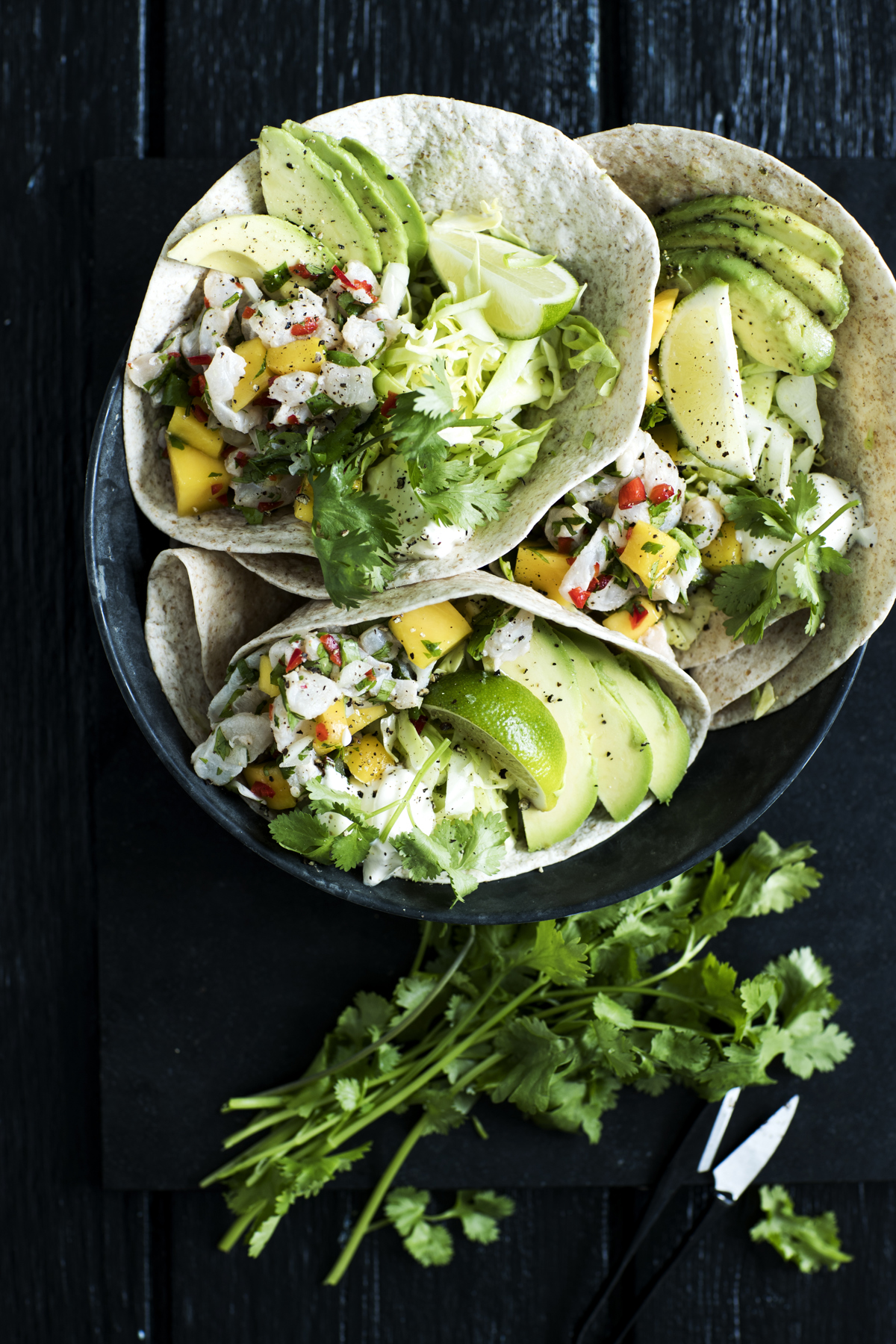 Mango-ceviche med sprød kål og tacos